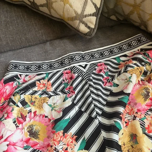 Jealous Tomato Women’s Black White Floral Tapered Pants Size L - Picture 4 of 5